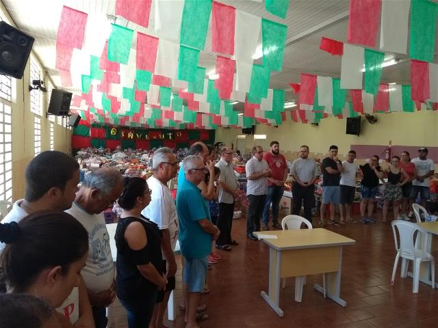 <i>Momento de oração antes da entrega    (17/12/2018)</i>