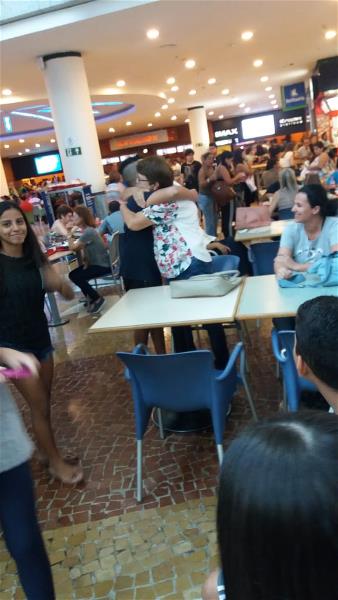 <i>Um bombom por um abraço    (28/04/2019)</i>