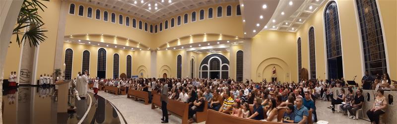 <i>Jovens recebem o Sacramento da Crisma &nbsp; &nbsp;(13/05/2019)</i>