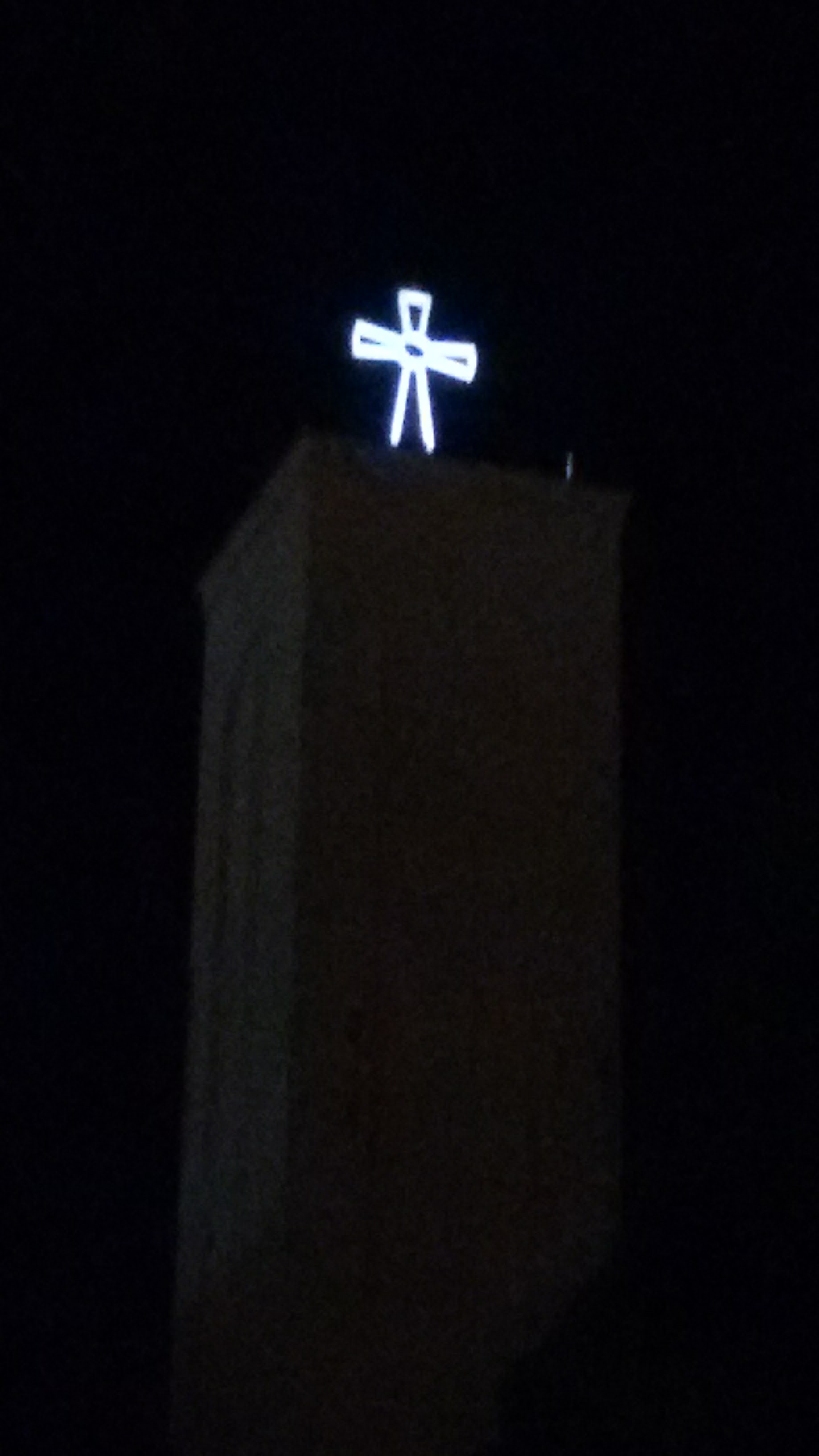 Cruz na torre da Igreja Matriz